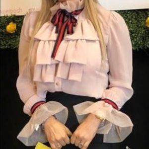 ✨Classic shirt in cream color.